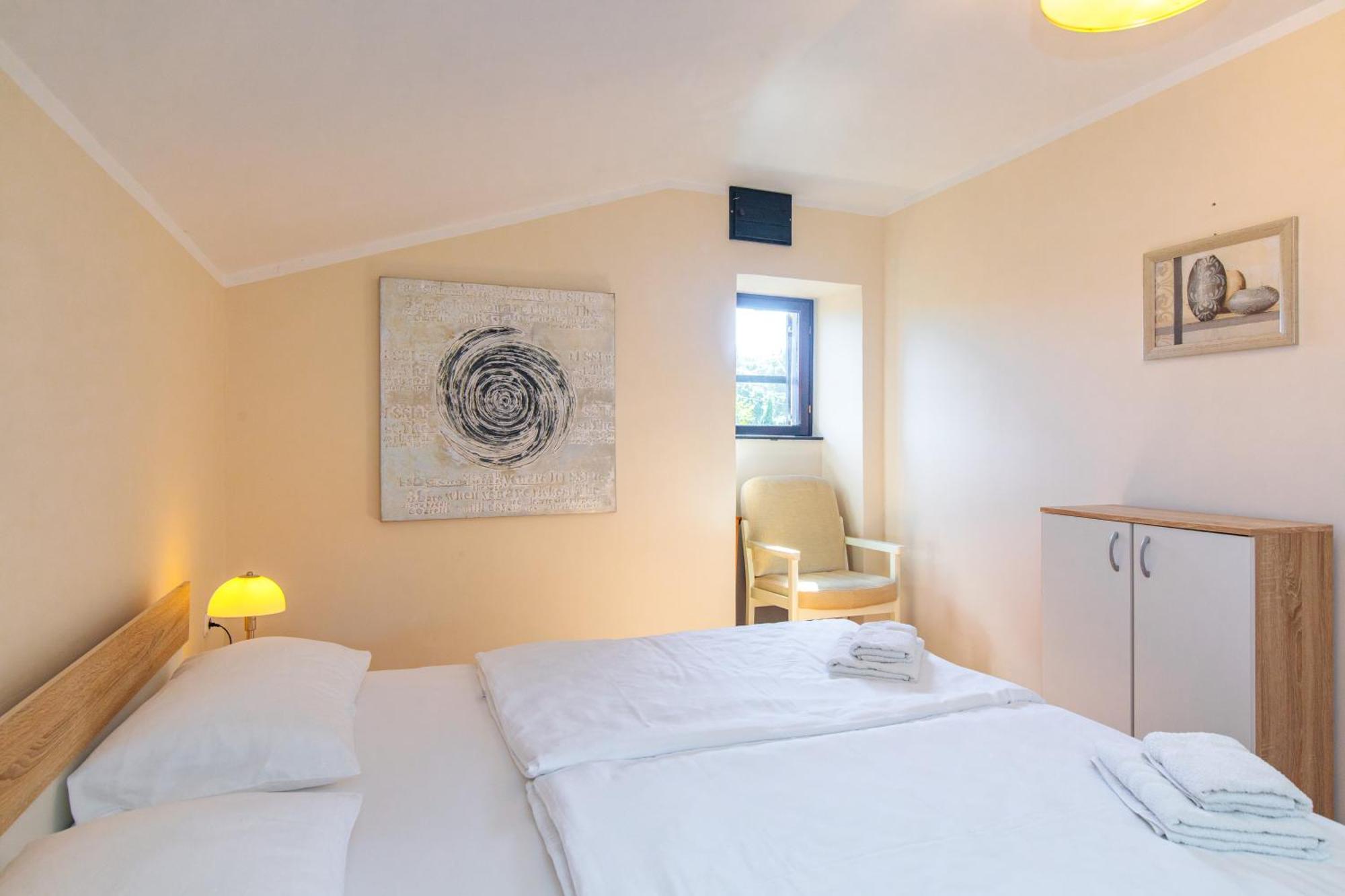 Apartments Lina Vrh  Extérieur photo