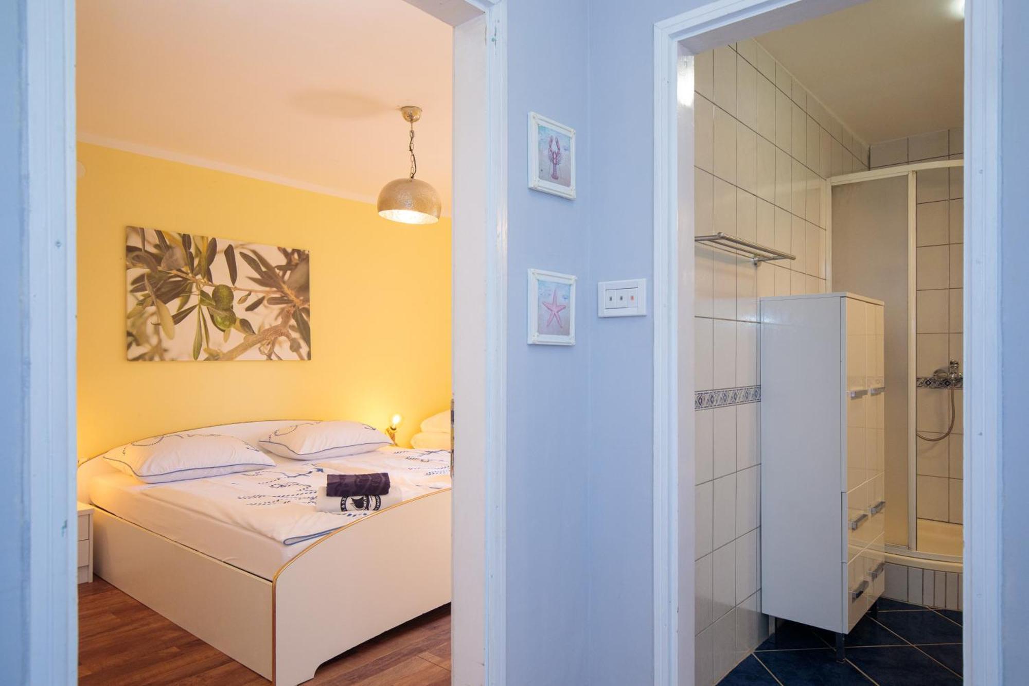 Apartments Lina Vrh  Extérieur photo