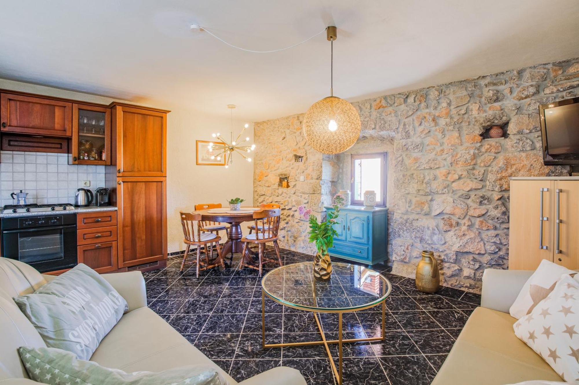 Apartments Lina Vrh  Extérieur photo