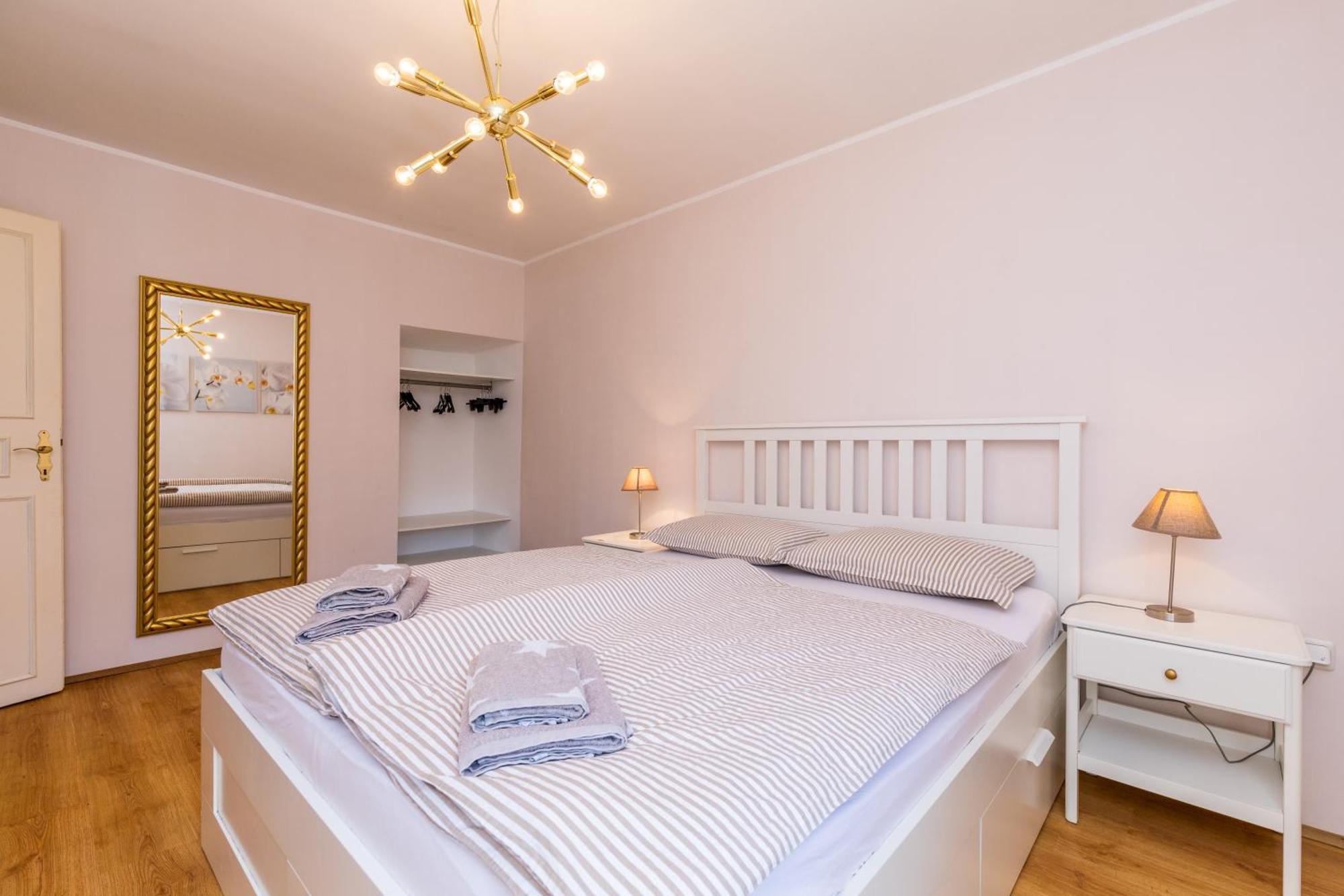Apartments Lina Vrh  Extérieur photo